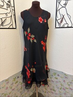 Vintage 1990’s Draper’s & Damon’s black and red floral sleeveless dress. Size 8.
